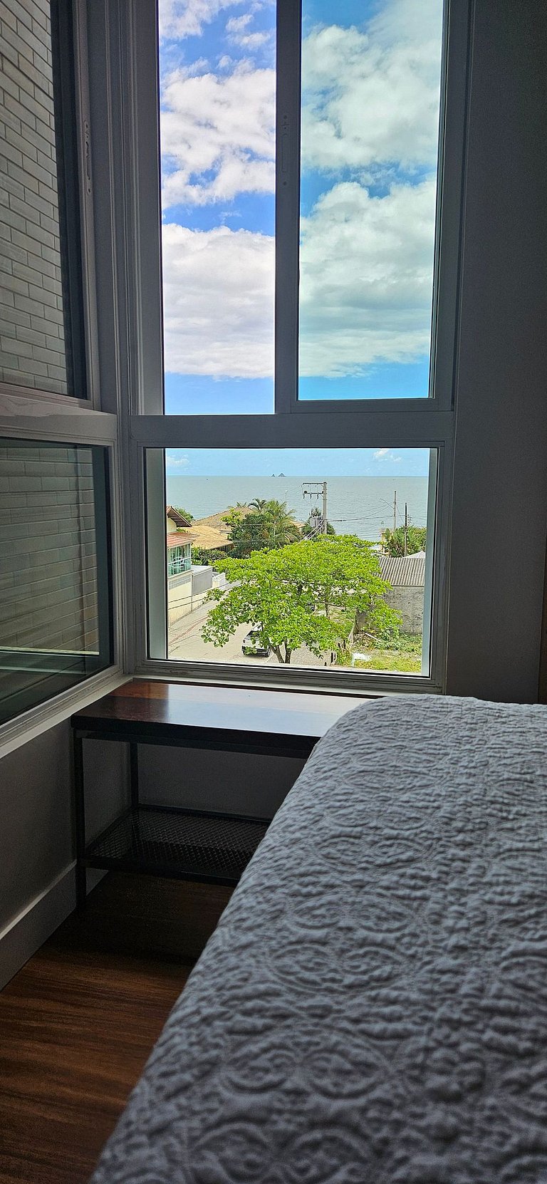 Lindo AP com cozinha gourmet e vista para o mar
