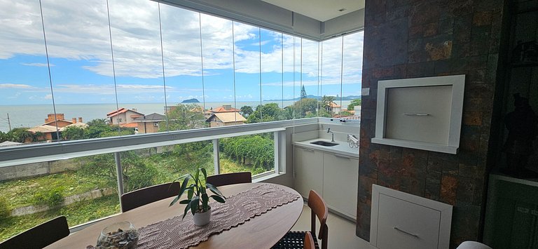 Lindo AP com cozinha gourmet e vista para o mar
