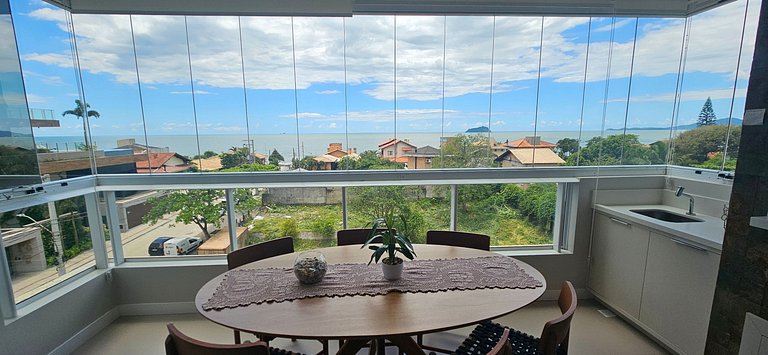 Lindo AP com cozinha gourmet e vista para o mar