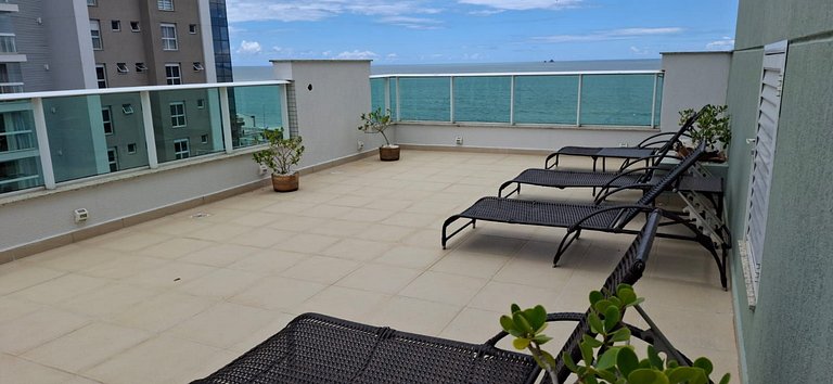 Lindo AP com cozinha gourmet e vista para o mar